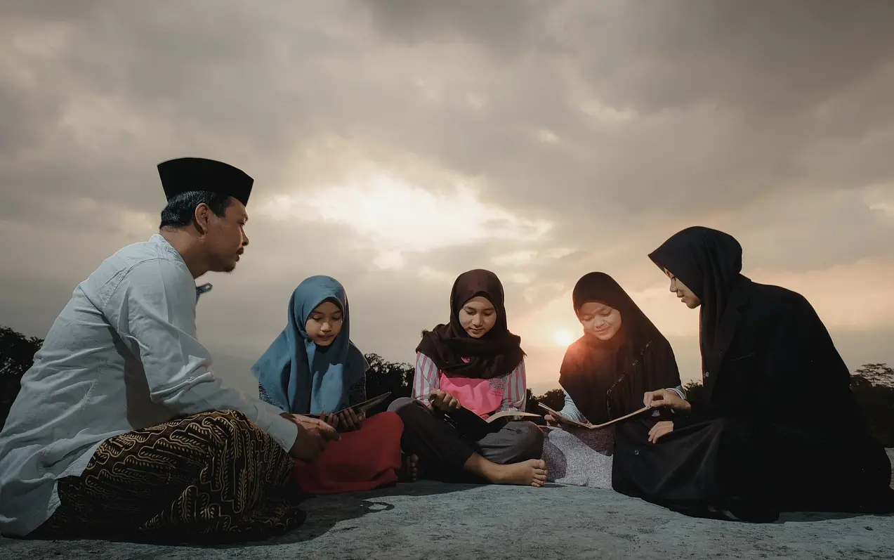 Figure 1: Studying woman (Pixabay)